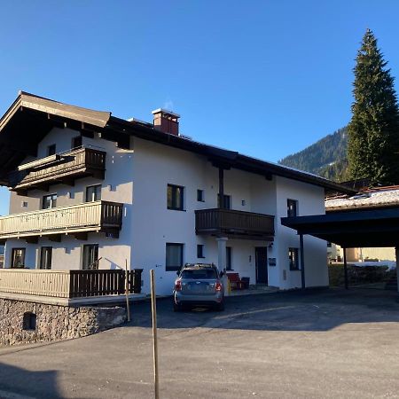 Fruehstueckspension & Appartements Eugenie Kitzbuhel Bagian luar foto