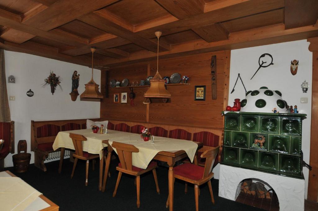 Fruehstueckspension & Appartements Eugenie Kitzbuhel Bagian luar foto