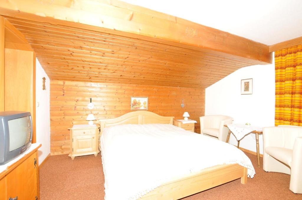 Fruehstueckspension & Appartements Eugenie Kitzbuhel Ruang foto
