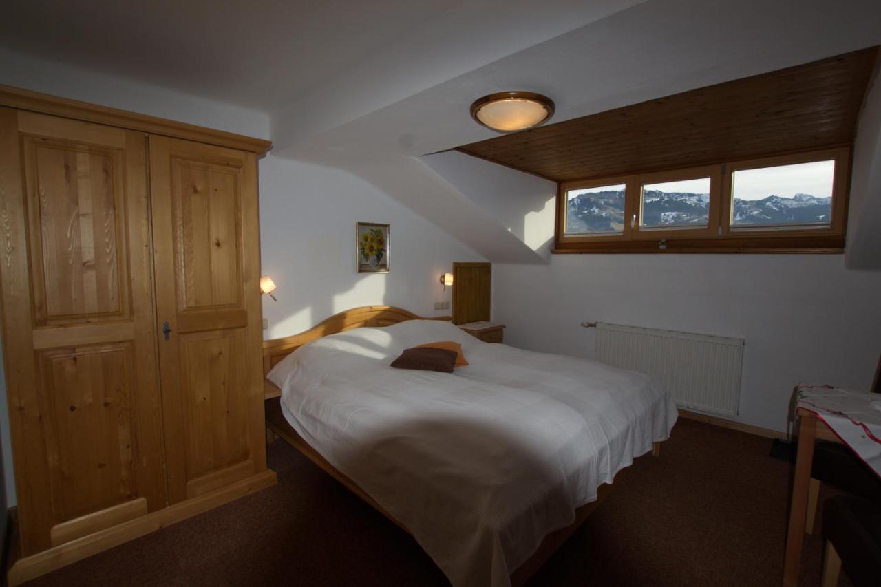 Fruehstueckspension & Appartements Eugenie Kitzbuhel Bagian luar foto