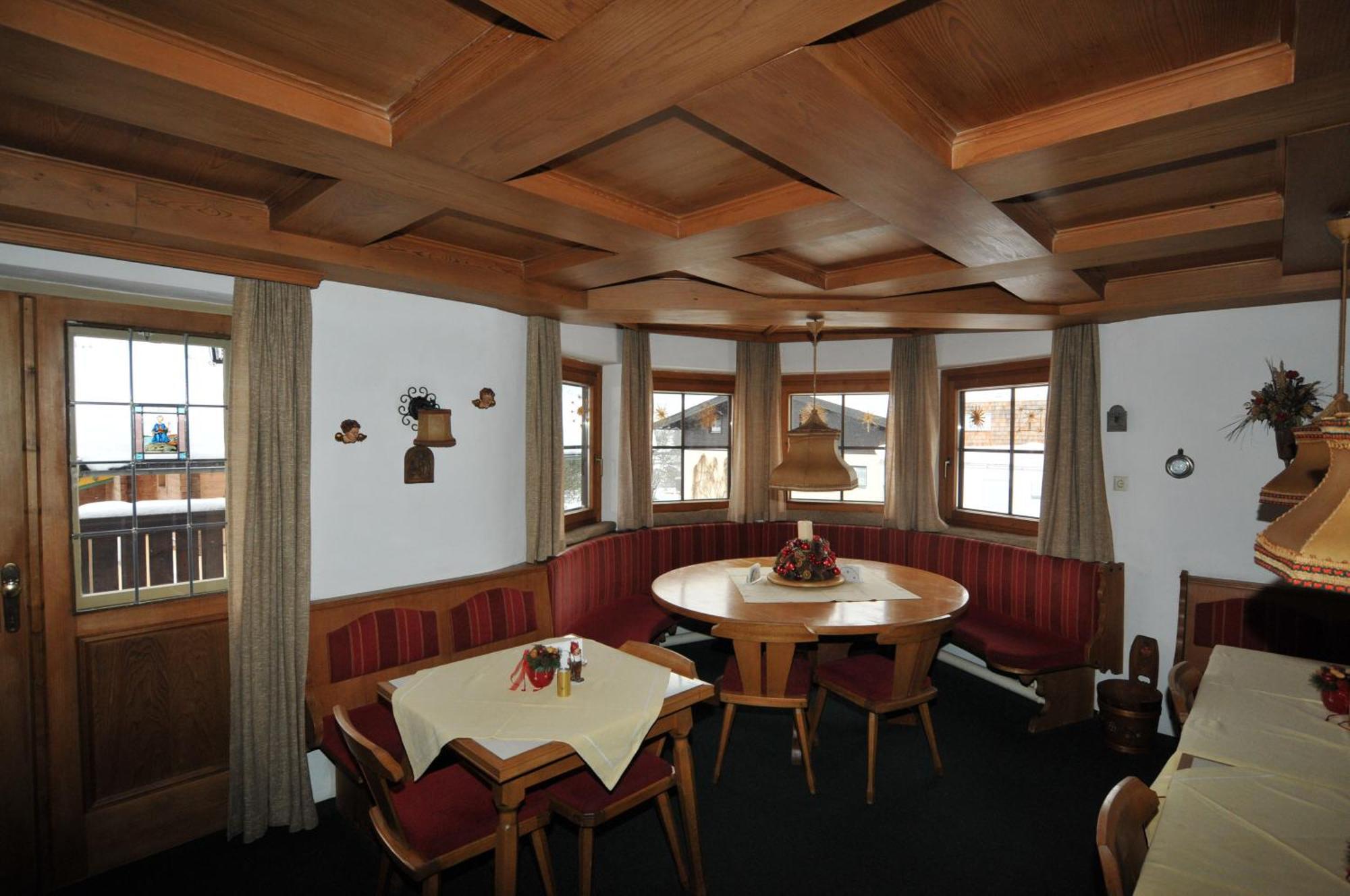 Fruehstueckspension & Appartements Eugenie Kitzbuhel Bagian luar foto
