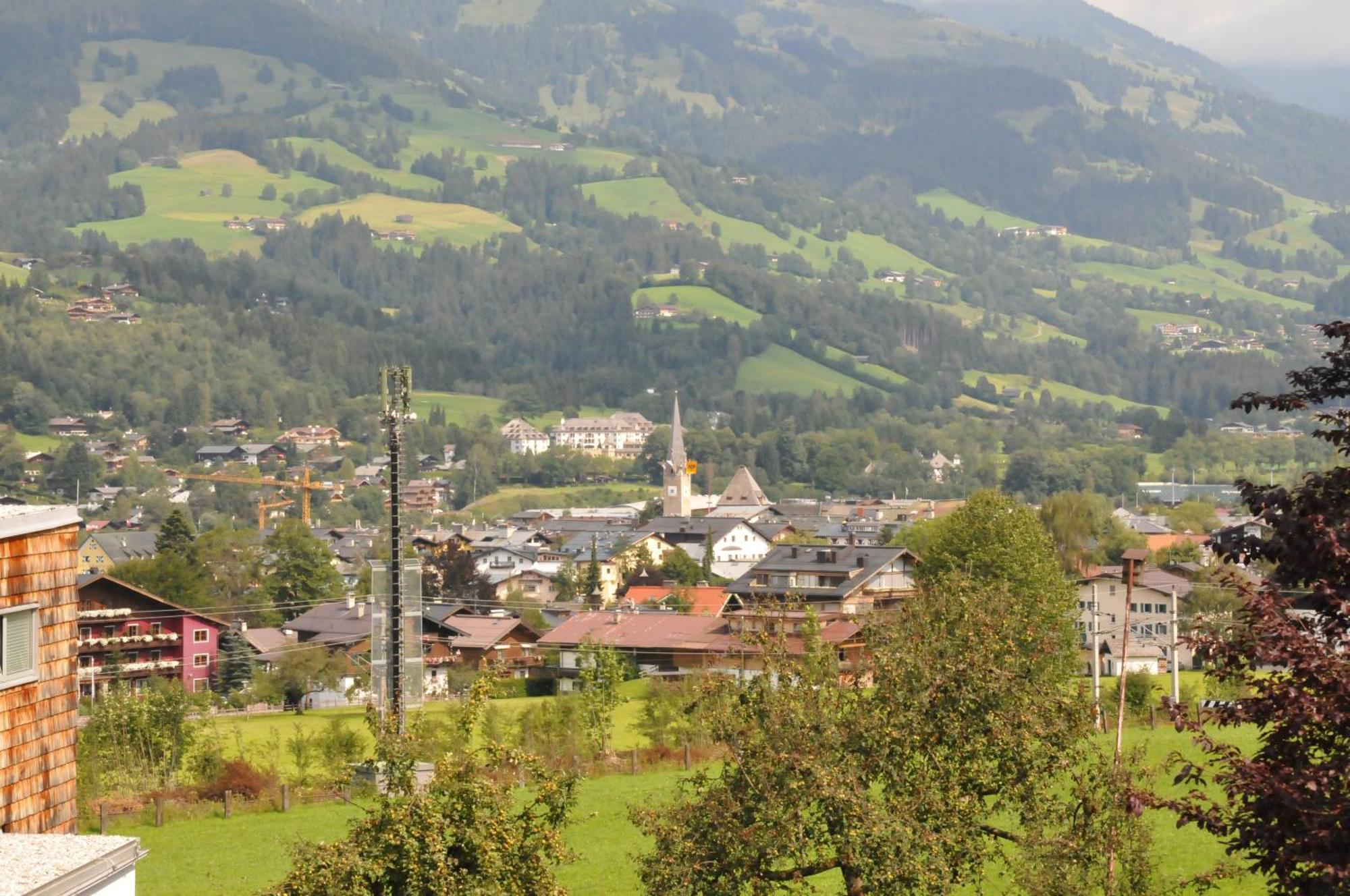 Fruehstueckspension & Appartements Eugenie Kitzbuhel Bagian luar foto
