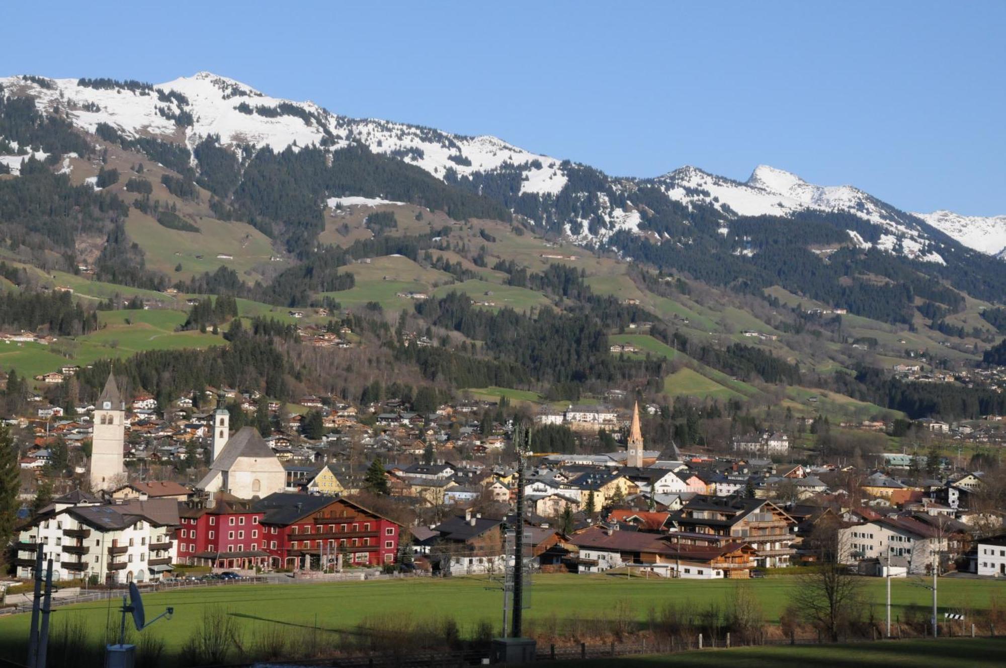 Fruehstueckspension & Appartements Eugenie Kitzbuhel Bagian luar foto